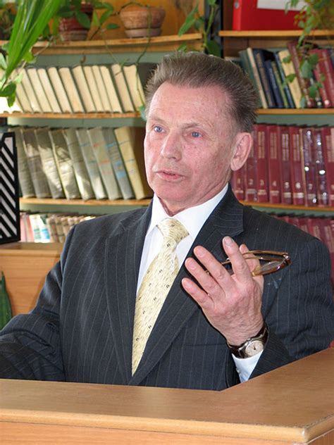 Юрий Николаевич Столяров