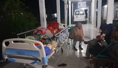 Gempa Guncang Mentawai Warga Berlindung Ke Luar Ruangan Foto