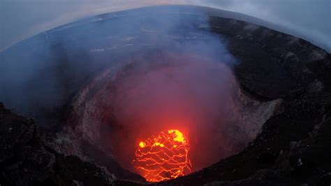 Niesamowity widok z wnętrza wulkanu Erupcja wulkanu Kilauea Newsweek pl