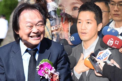 【堅偉終戰】王世堅勝出自爆曾想退選 滑手機意外曝光高嘉瑜讚他「斬妖除魔真男人」 上報 要聞