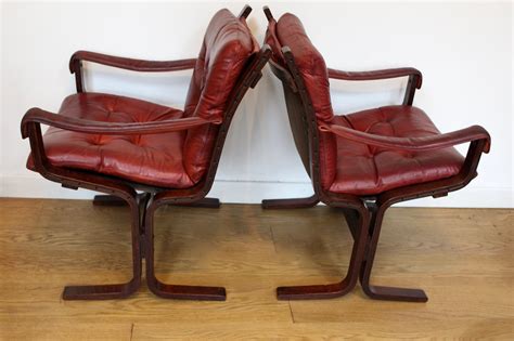 Une paire de chaises Siesta en cuir des années 1960 dIngmar Etsy