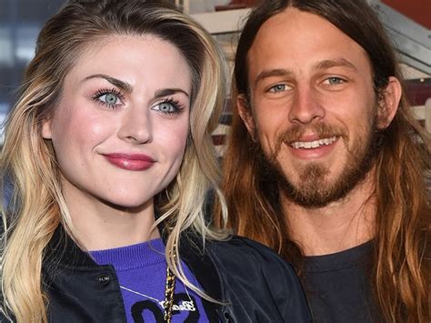 Kurt Cobain's Daughter, Frances Bean Cobain, Marries Tony Hawk's Son ...