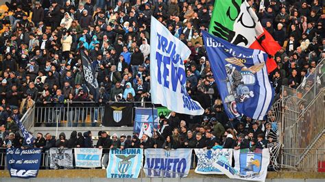 Torcedores Da Lazio Usam Cantos Racistas Contra Jogadores Do Lecce