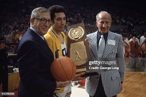 John R Wooden Trophy Photos and Premium High Res Pictures - Getty Images