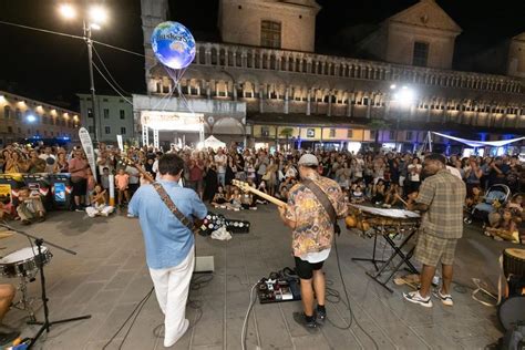 Ferrara Buskers Festival Trasloco E Biglietto Non Convincono Gazzetta