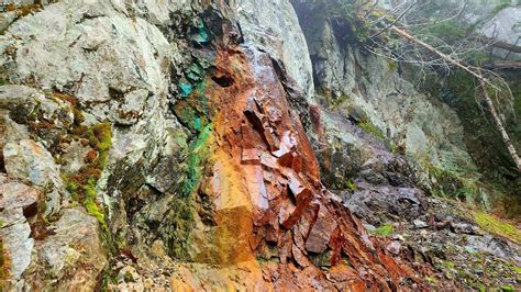 Large Copper Gold Bearing Quartz Veins At The Thistle Mine Youtube