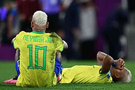 Mbapp E Messi P Em Neymar No Chinelo Jaeci Carvalho Estado De Minas