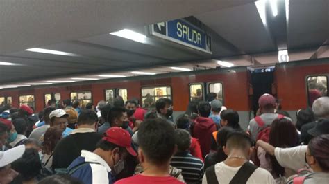 Chilango Retrasos En La L Nea Del Metro Por Culpa De Un Costal En