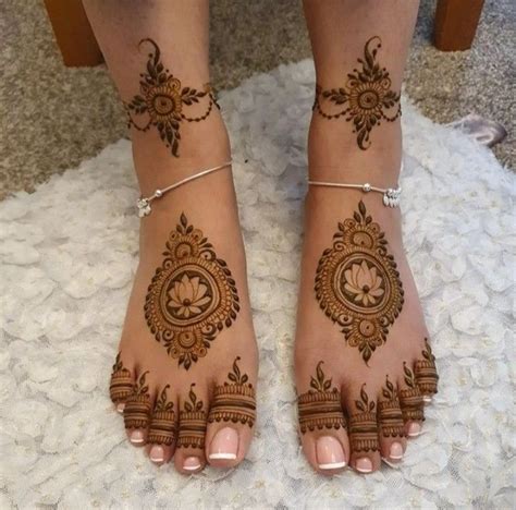 Pin di Emily Mendoza su henna nel 2024 Mehandi Hennè mani Hennè