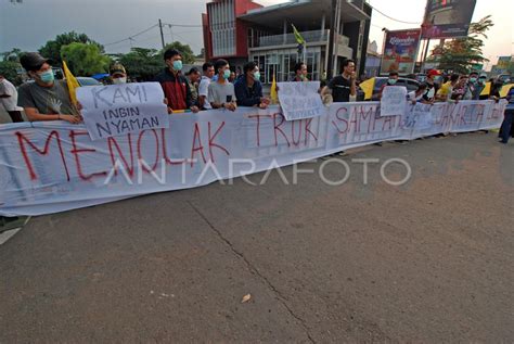 Aksi Tolak Rute Truk Sampah Dki Antara Foto