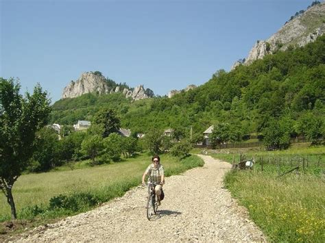 Fotogalerie Vršatec hradní bradlo s hradem Pohled z Vršatského