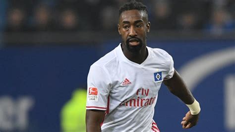 Djourou Kehrt In Hsv Startelf Gegen Schalke Zurück Sport Bildde