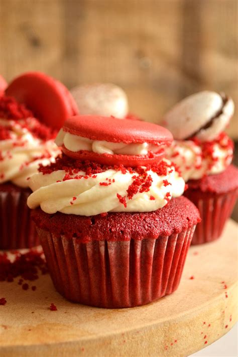 Download Red Velvet Macaron Cupcake Wallpaper