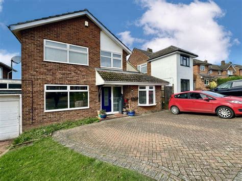 Goddington Road Bourne End Sl8 3 Bed Detached House £700 000