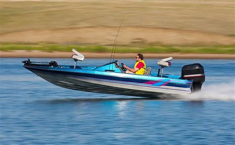 The Fastest Boat in the World Goes a Mind-Blowing 317 MPH - A-Z Animals