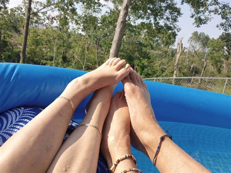 Showing Our Feet Off Nude Pics Xhamster