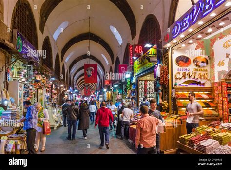 Bazares tradicionales de estambul fotografías e imágenes de alta