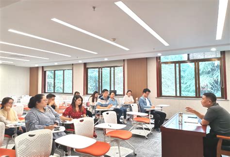 马克思主义学院青年教师座谈会举行 西京学院 马克思主义学院