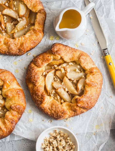 Tartelettes Rustiques Aux Poires Et Aux Noix Marie Claire