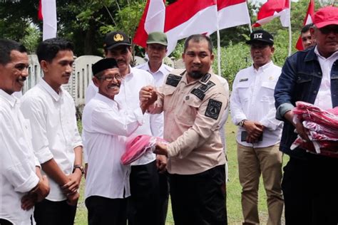 Aceh Besar Semarakkan Gerakan Pembagian Juta Bendera Merah Putih