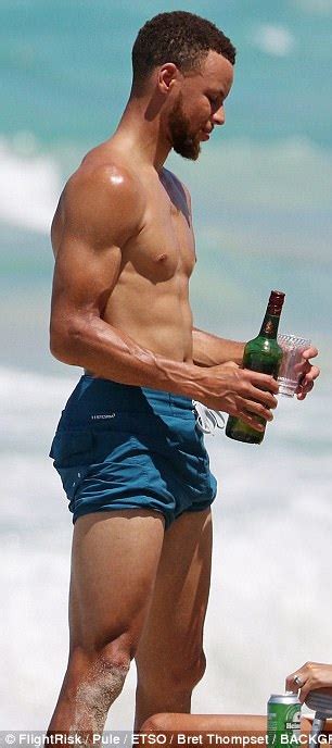 Steph Curry Shows Off Chiseled Torso On Hawaiian Beach Daily Mail Online