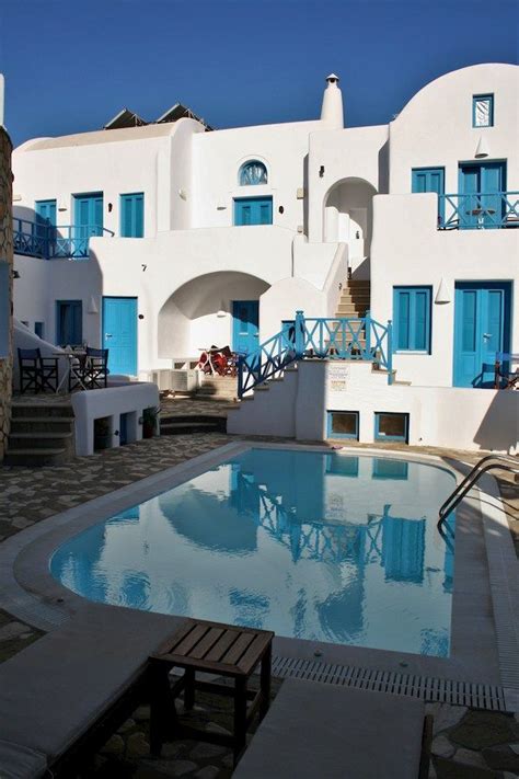 Where To Stay In Santorini On A Budget: Best Beach Hotel '23 ...