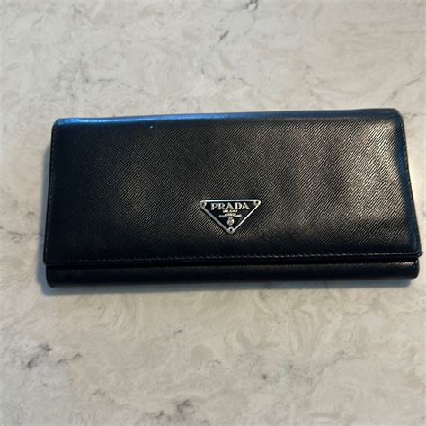 Authentic Prada Black Saffiano Leather Logo Bifold Wa Gem