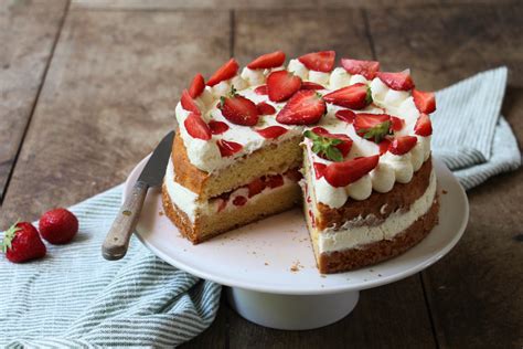 Sponge Cake à la Fraise Gâteau Eponge Casserole Chocolat