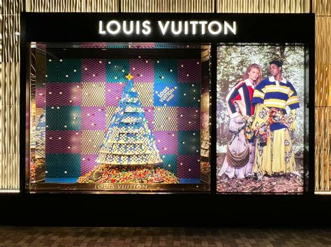 Louis Vuitton Hace Espectacular Alianza Con LEGO Para Decorar Sus