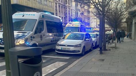 La Policía Local de A Coruña reanima a un hombre que se desplomó y