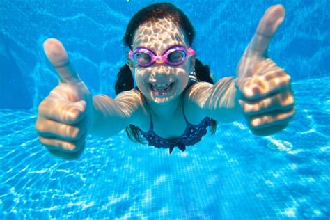 Kids Swimming Goggles: Pros & Cons | AquaMobile