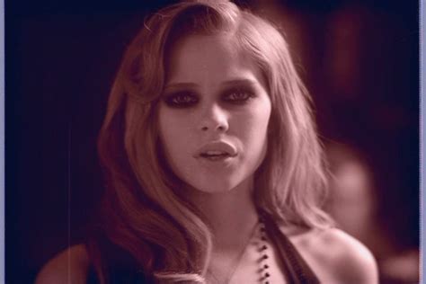 Avril Lavigne Nobody S Home Music Video Screencaps HQ Music