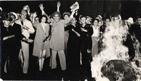 File:Celebration end of WWII Aug 15 1945 bonfire on Market aad-8959.jpg ...