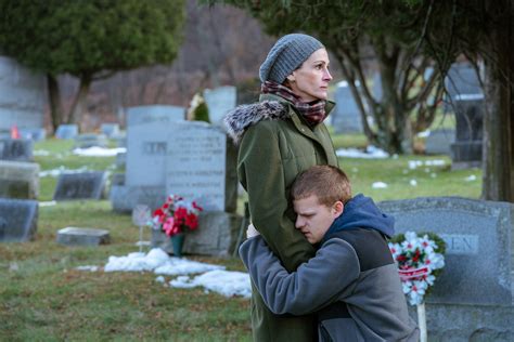 'Ben Is Back' Review: Mother-Son Addiction Drama Cuts to the Bone ...