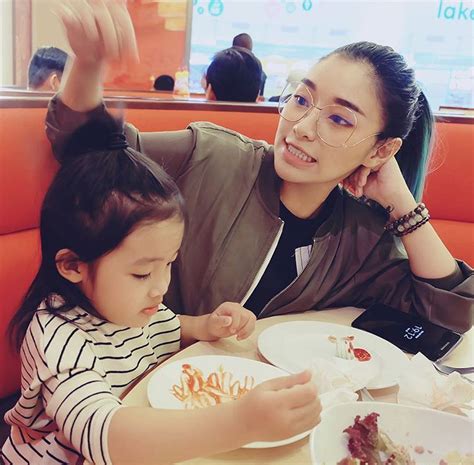 Những mẹ bỉm hot nhất MXH sành điệu và chất lừ từ mẹ đến em bé