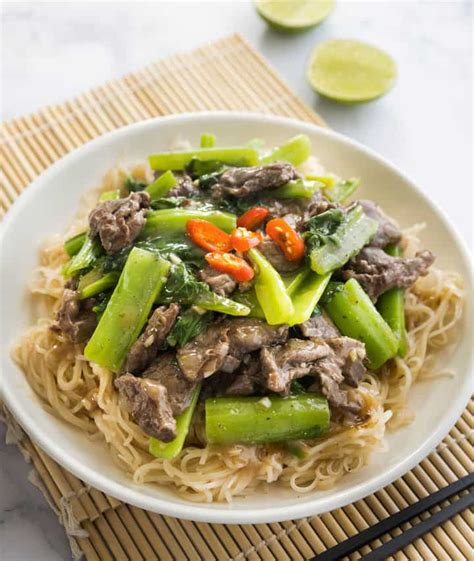 Pho Xao Thit Bo - Vietnamese Stir Fried Rice Noodles with Beef