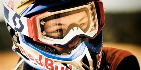 Motocross helmet guide: Safety, sizing & tech explained