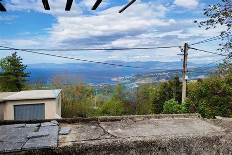 Hreljin kuća sa prekrasnim pogledom građevinski teren 876 m2