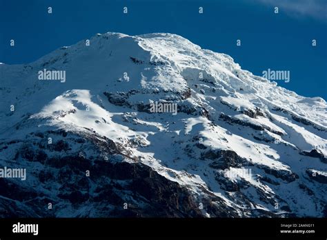 Metros De Altura Cubiertas De Hielo Del Volc N Chimborazo Es La