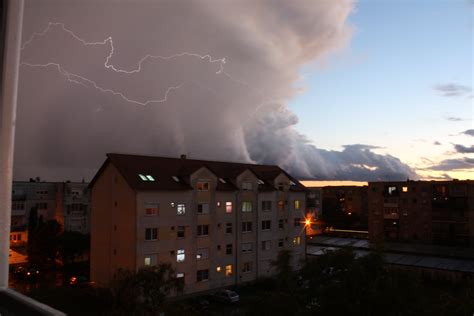 Alertă meteorologică Cod Galben de vânt și ploi în mai multe județe