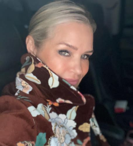 What is Yolanda Hadid Net Worth in 2022? All Details here | Idol Persona