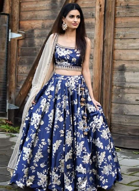 Pin By Samara Manhas On Lehenga Choli Lehenga Designs Floral Lehenga