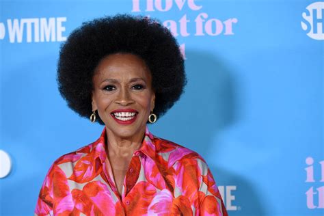 Black Ish Star Jenifer Lewis Recalls Near Death Experience ‘i Had