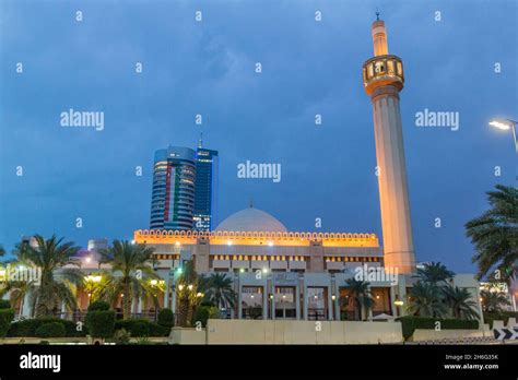 Night view of the Grand Mosque in Kuwait City Stock Photo - Alamy