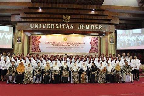 Pengambilan Sumpah Pelantikan Apoteker Angkatan Viii Fakultas Farmasi