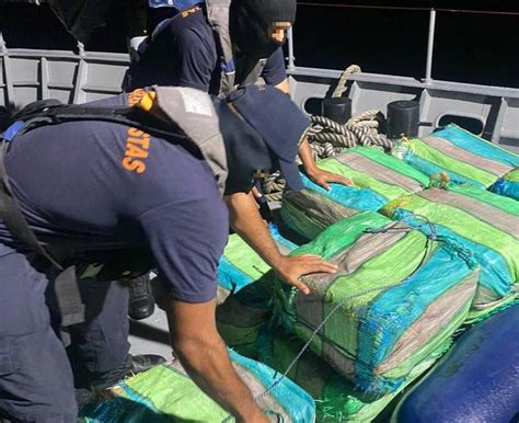 Una Tonelada De Droga Fue Detectada En Lancha A Millas De La Isla