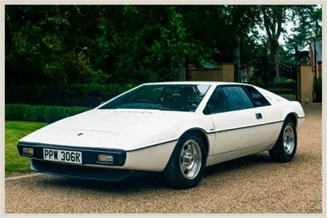 The Lotus Esprit S James Bond S Submarine Car Cars Bond Scenes