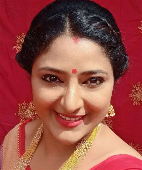 Serial actress Praveena wiki Biography Net Worth images - LabuWiki