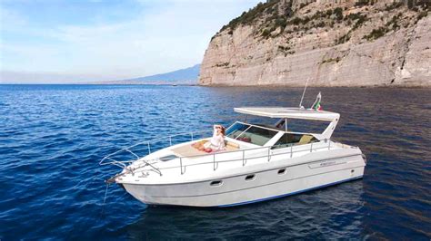 Paseo En Barco Privado Desde Positano A Capri Con Parada Para Nadar Y