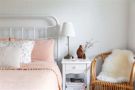 4 Ways To Cut Clutter In Your Bedroom